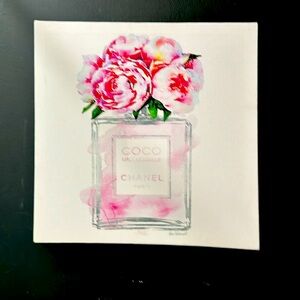 Wall art. Floral, perfume, bottle
